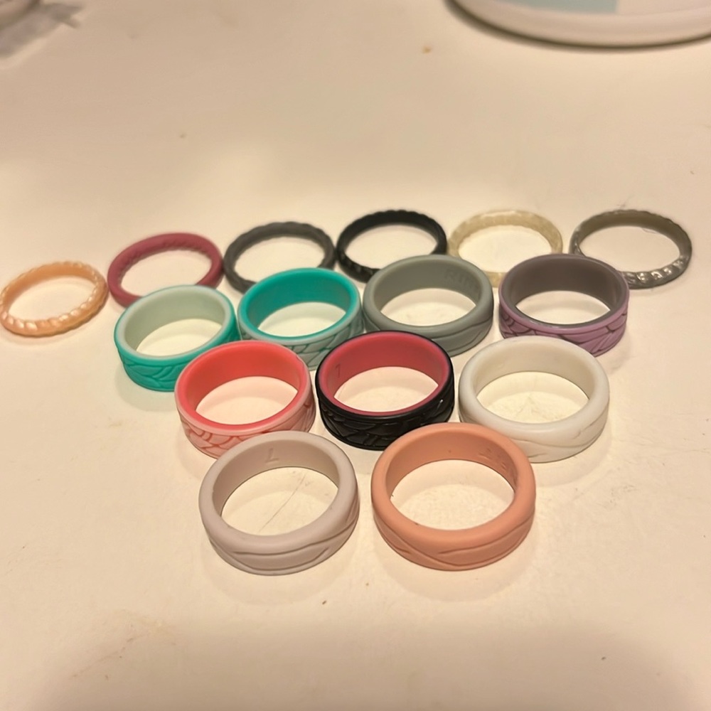 Set of 15 silicone rings size 7